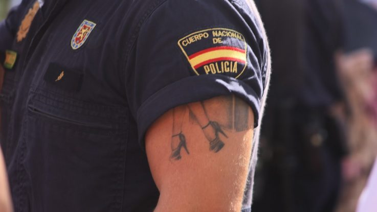 Opositar a Policía Nacional con tatuajes