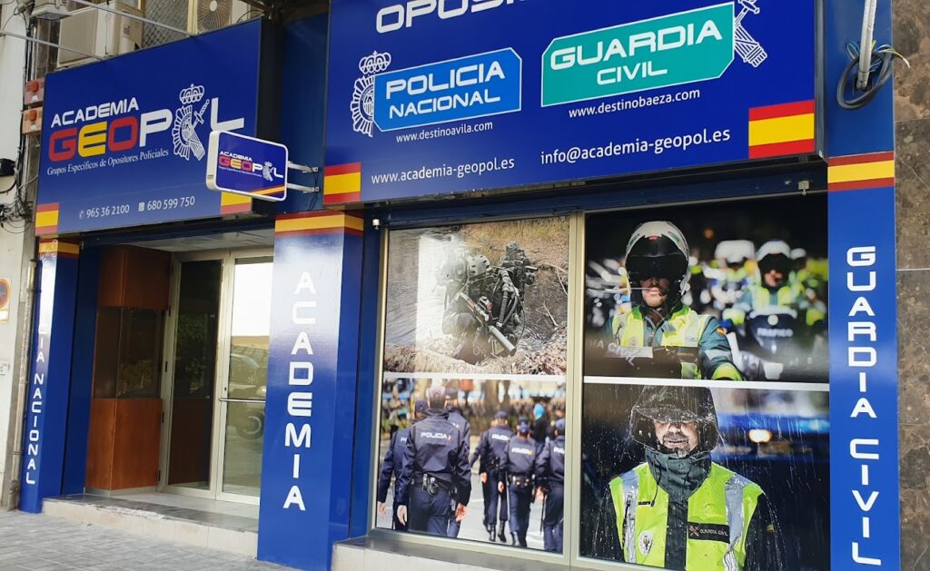 Academia Geopol: la mejor academia para opositar a Policía en España