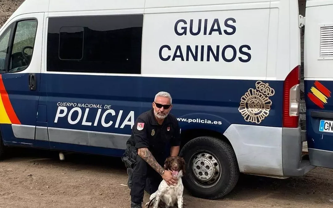 El guía de Rony, el perro policía condecorado en Canarias
